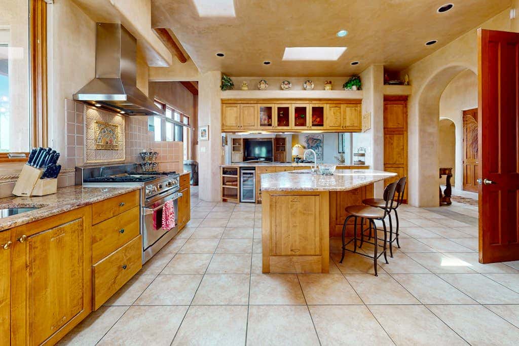 Mountain-View Magic - Huge Views, Hot Tub & Patio