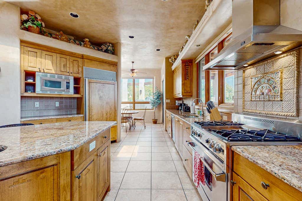 Mountain-View Magic - Huge Views, Hot Tub & Patio