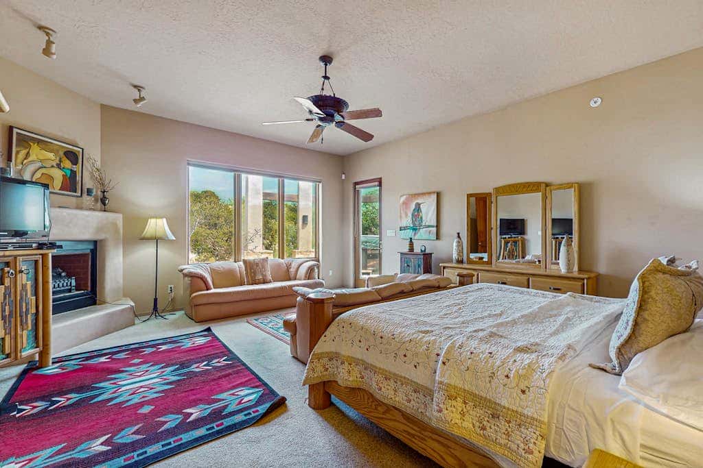 Mountain-View Magic - Huge Views, Hot Tub & Patio