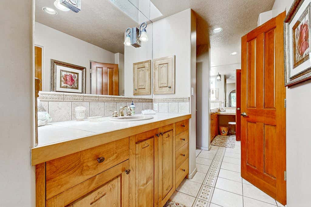 Mountain-View Magic - Huge Views, Hot Tub & Patio