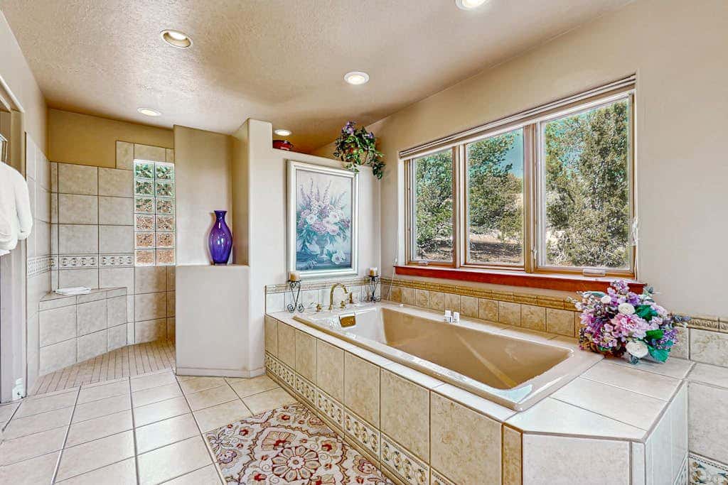 Mountain-View Magic - Huge Views, Hot Tub & Patio