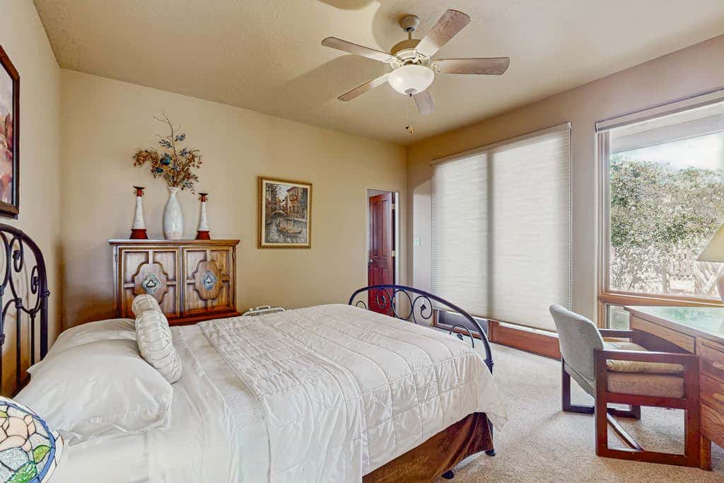 Mountain-View Magic - Huge Views, Hot Tub & Patio