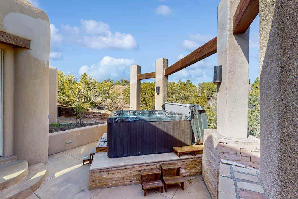 Mountain-View Magic - Huge Views, Hot Tub & Patio