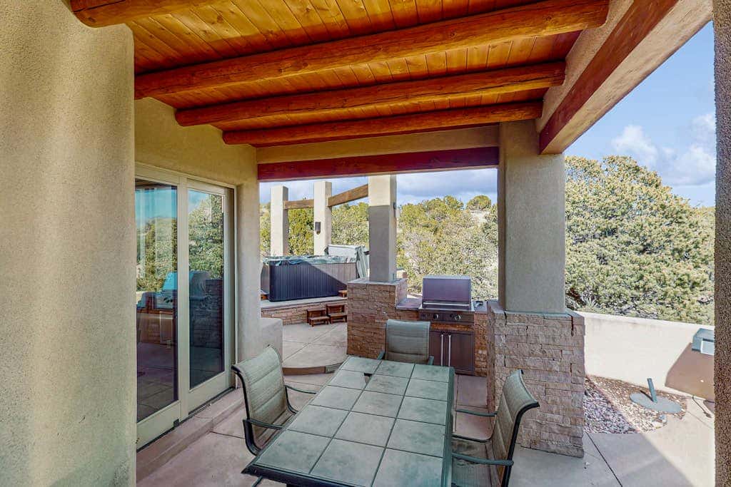 Mountain-View Magic - Huge Views, Hot Tub & Patio