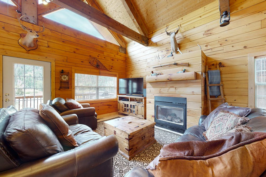 Hideaway on High - Mountain Views & Walk to Town