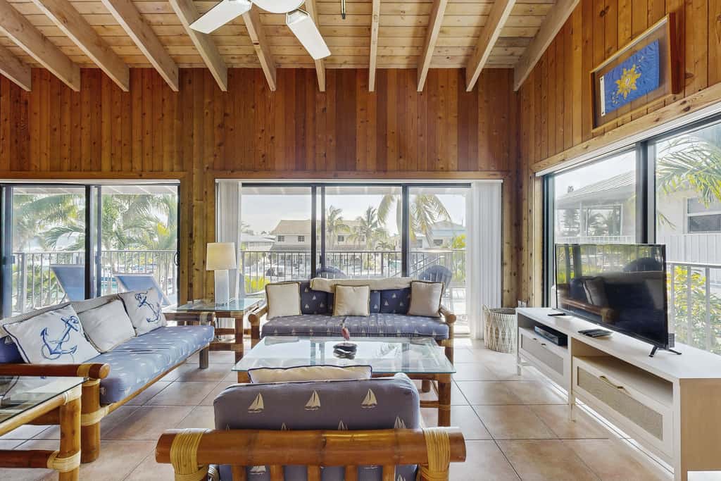 KC111 - Gray Pelican House