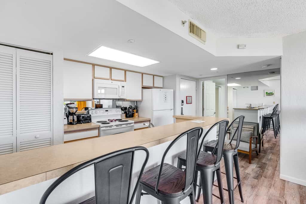 KWSS403 - Sunrise Suites - Tierra Bomba Suite 403
