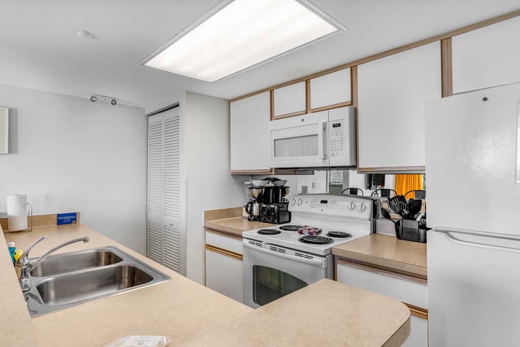 KWSS403 - Sunrise Suites - Tierra Bomba Suite 403