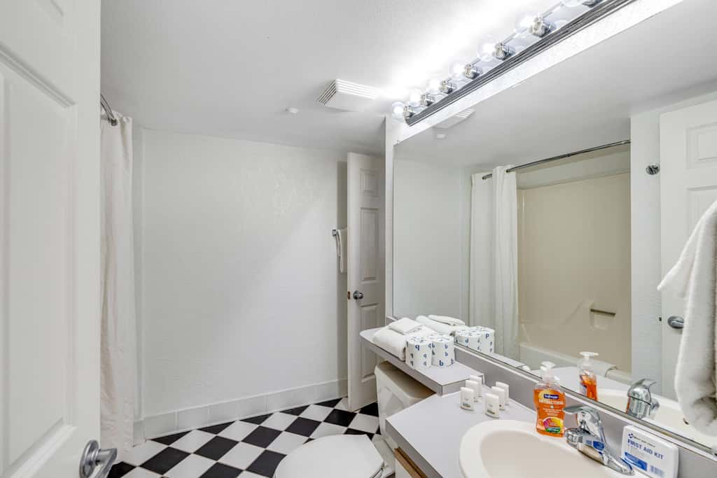 KWSS403 - Sunrise Suites - Tierra Bomba Suite 403