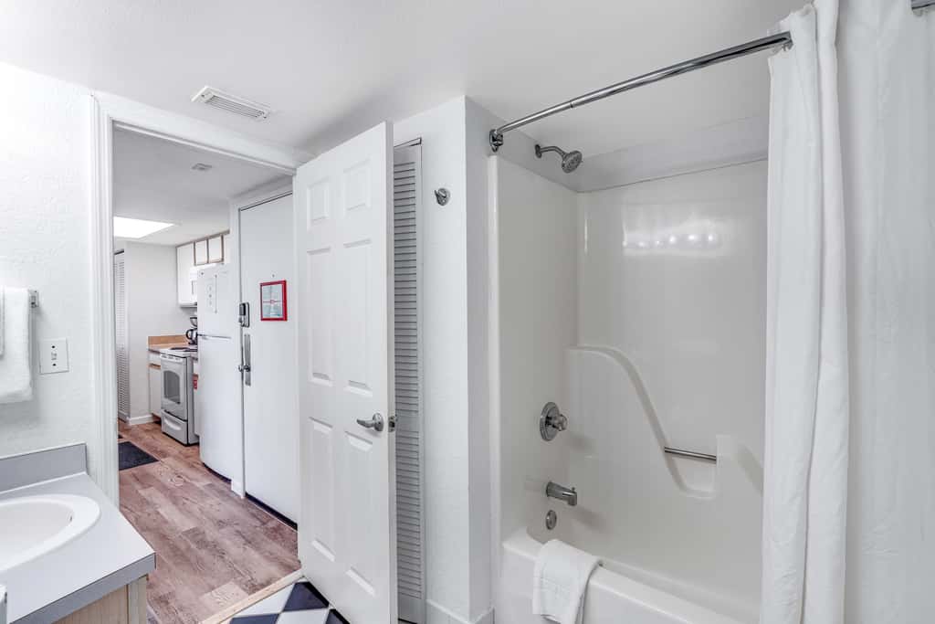 KWSS403 - Sunrise Suites - Tierra Bomba Suite 403