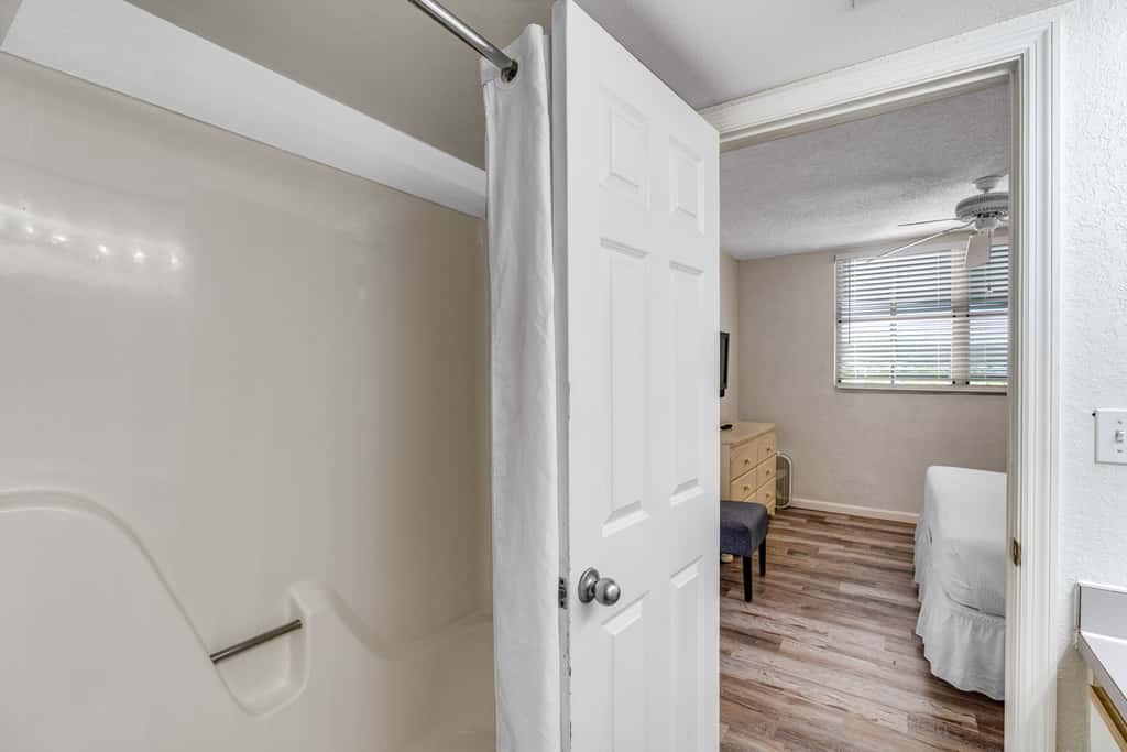 KWSS403 - Sunrise Suites - Tierra Bomba Suite 403
