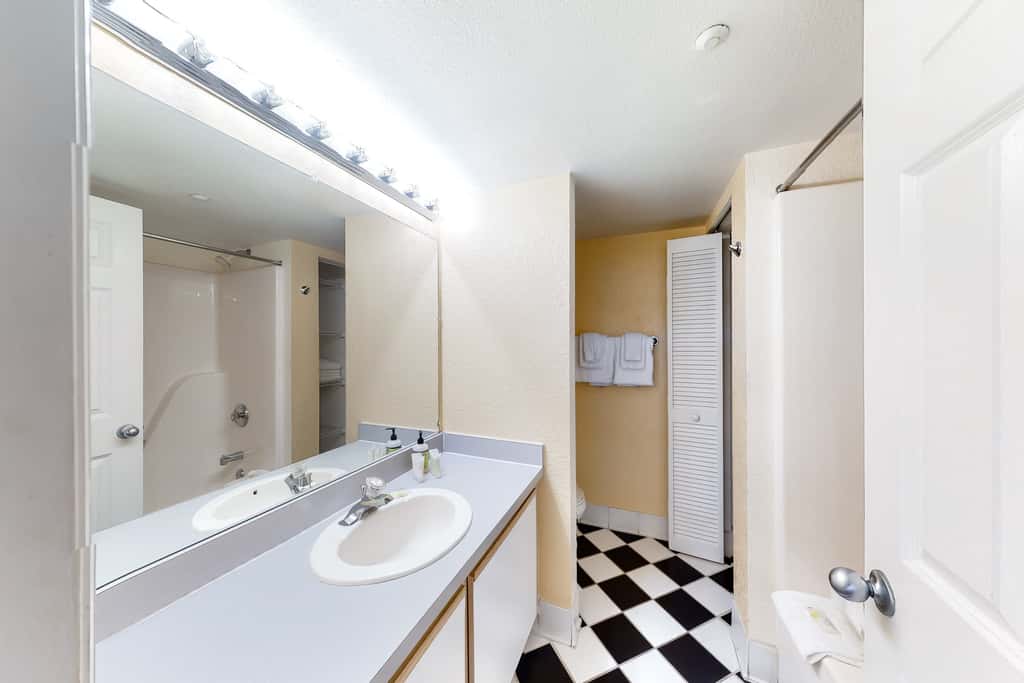 KWSS310 - Sunrise Suites - Panama Suite 310