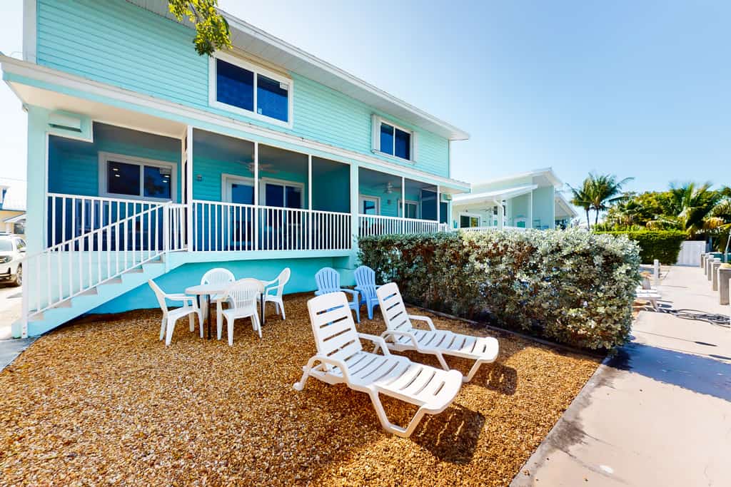 Waterfront duplex with canal access & Cabana Club pool membership