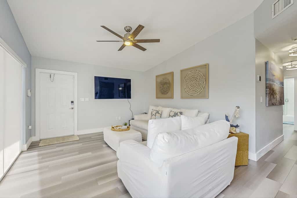 Waterfront getaway w/ stunning view, dockage, private pool, ping-pong, gas grill