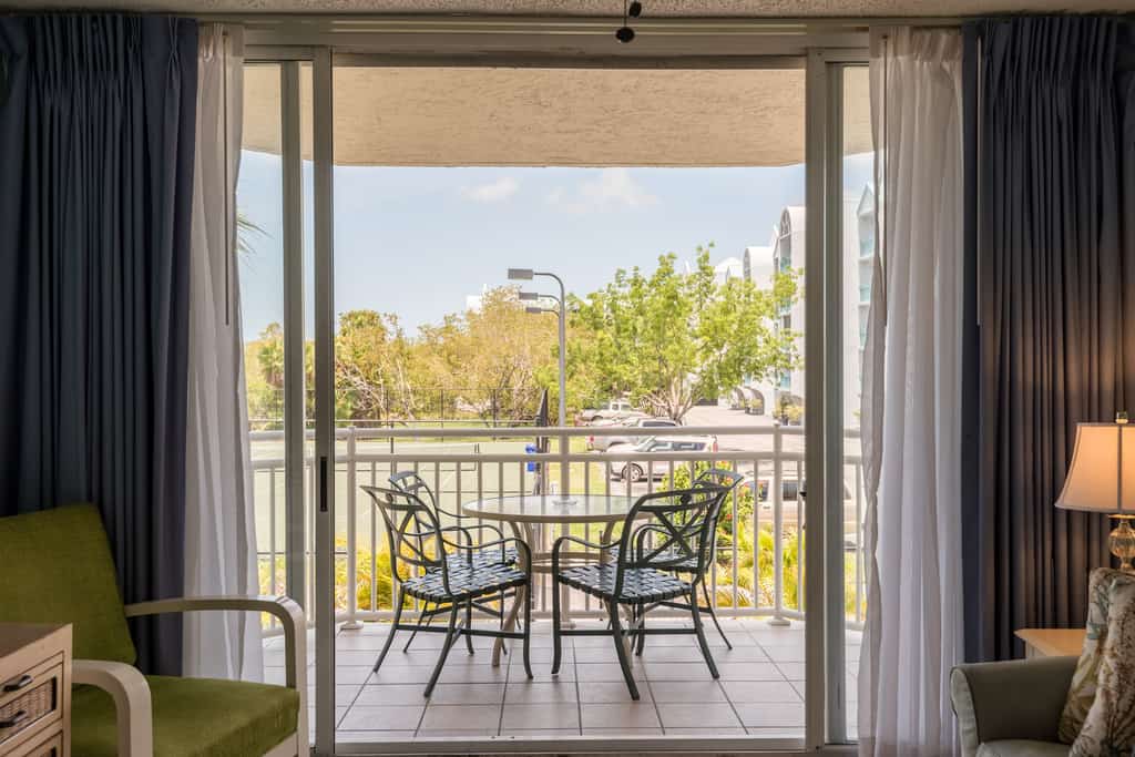 Newly Furnished Suite with Pool, Hot Tub, Tennis, Balcony, Parking - Dog OK