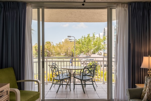 Newly Furnished Suite with Pool, Hot Tub, Tennis, Balcony, Parking - Dog OK