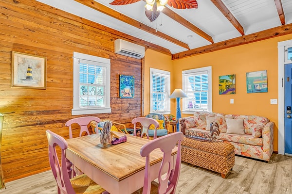 Charming dog-friendly home with guest cottage & private pool - great location
