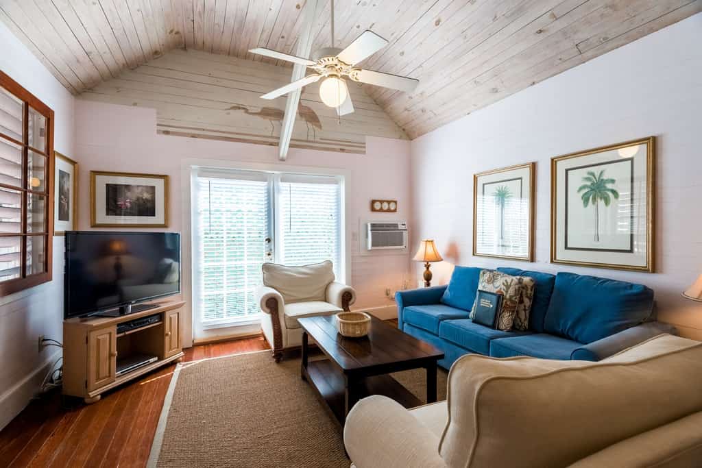 Spacious Key West Conch Cottage with WiFi & Private Hot Tub - Dogs OK