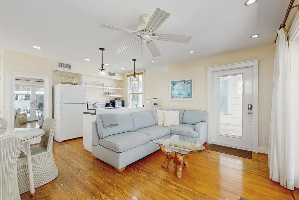 KW255FLR - Louisa's Garden