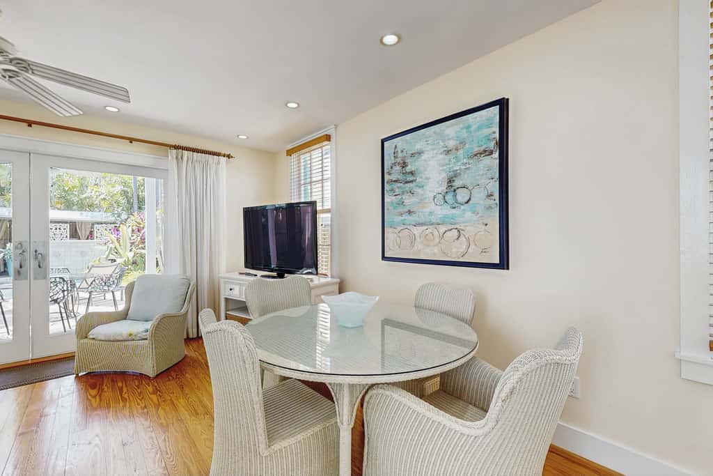 KW255FLR - Louisa's Garden