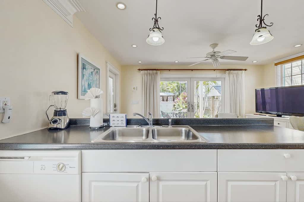 KW255FLR - Louisa's Garden