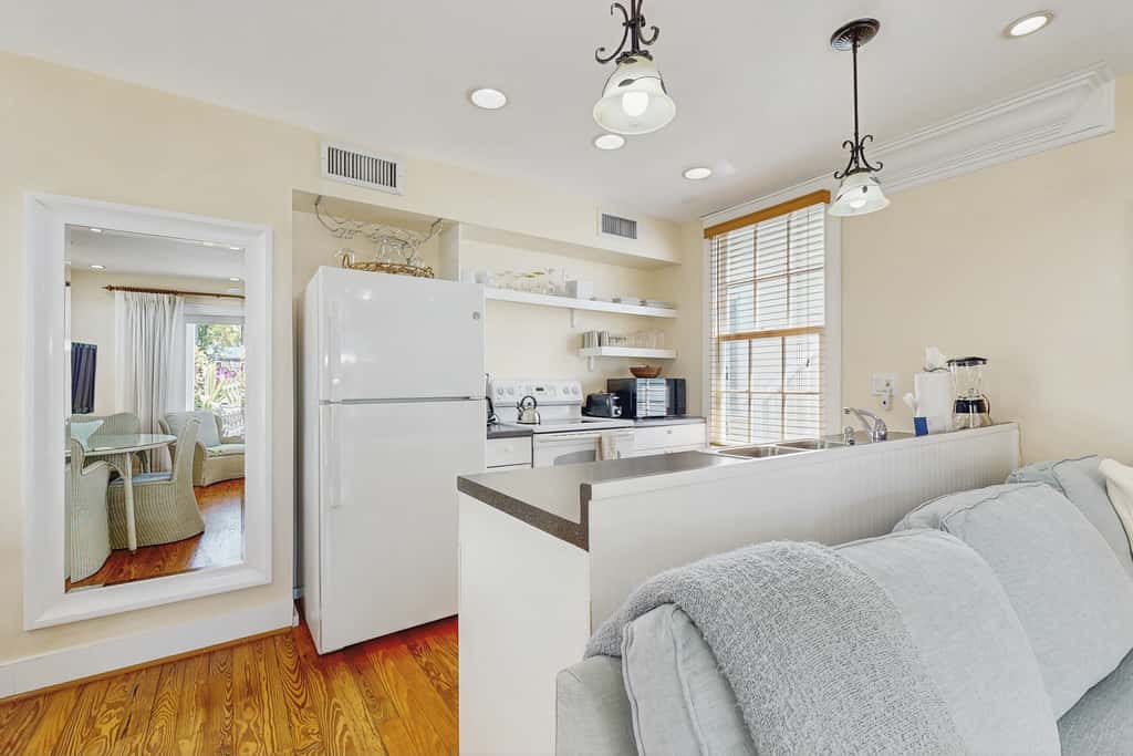 KW255FLR - Louisa's Garden
