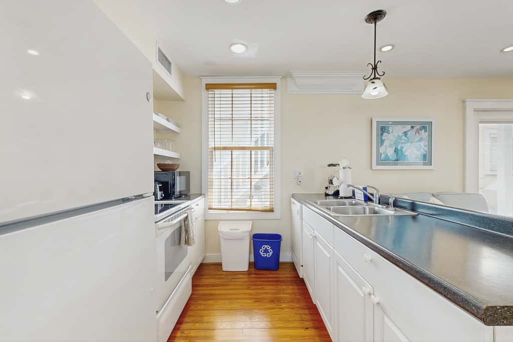 KW255FLR - Louisa's Garden