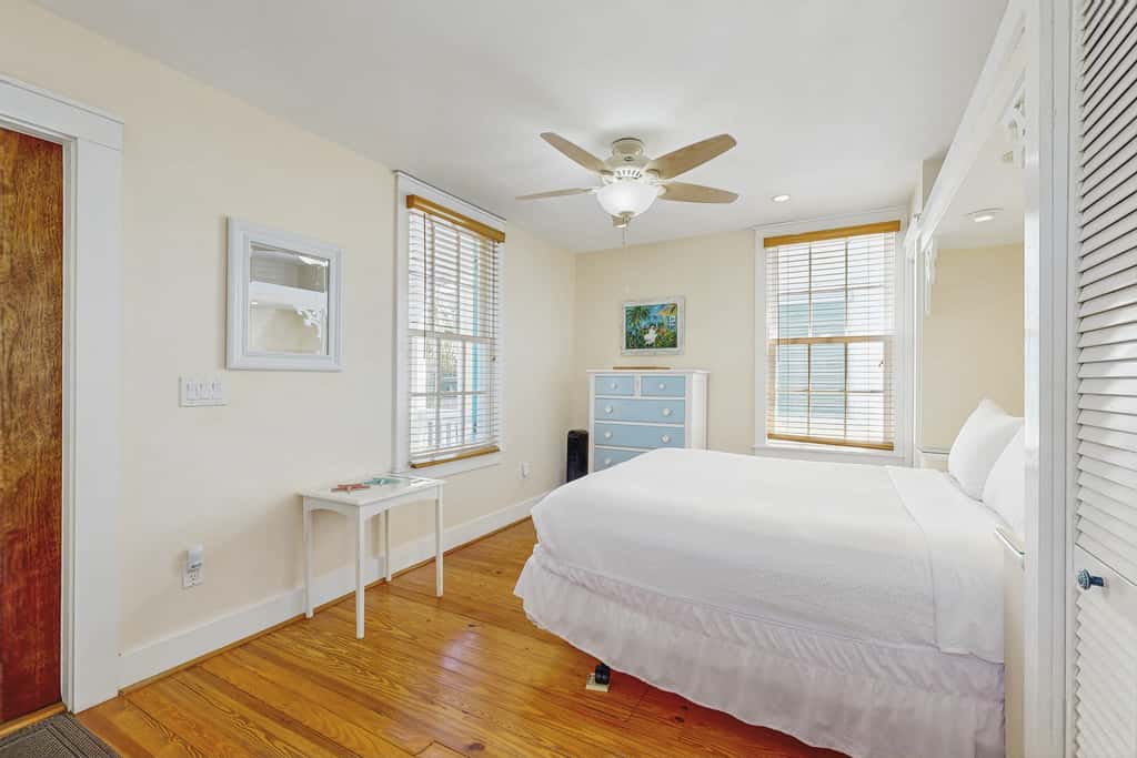KW255FLR - Louisa's Garden