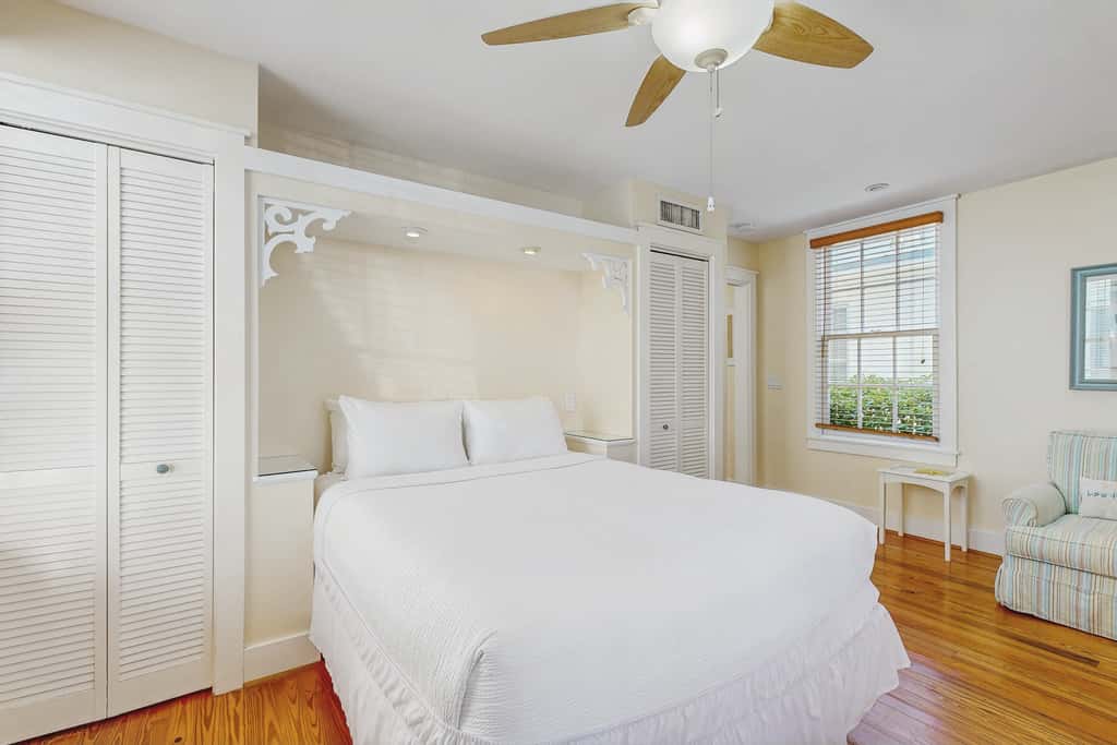 KW255FLR - Louisa's Garden