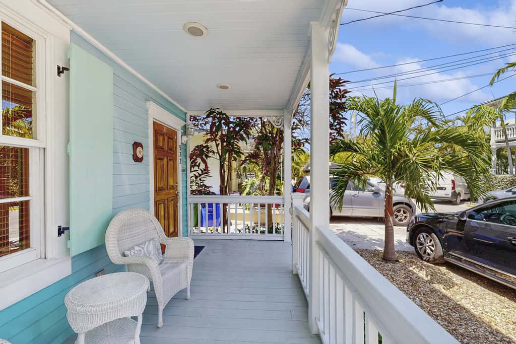 KW255FLR - Louisa's Garden