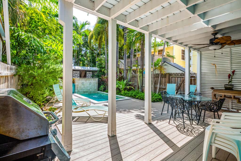 KW255FLR - Louisa's Garden