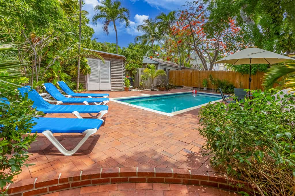 Comfortable Cottage with Private Pool & Lovely Garden - Great Location