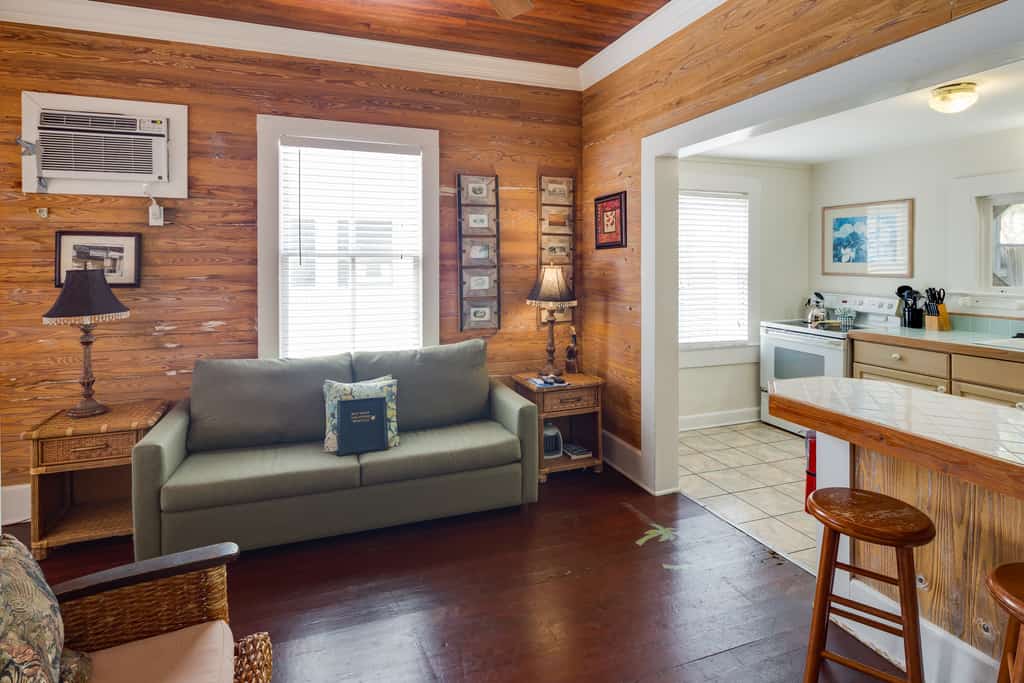 Dog-Friendly Cottage with Private Hot Tub & Garden - Great Downtown Location