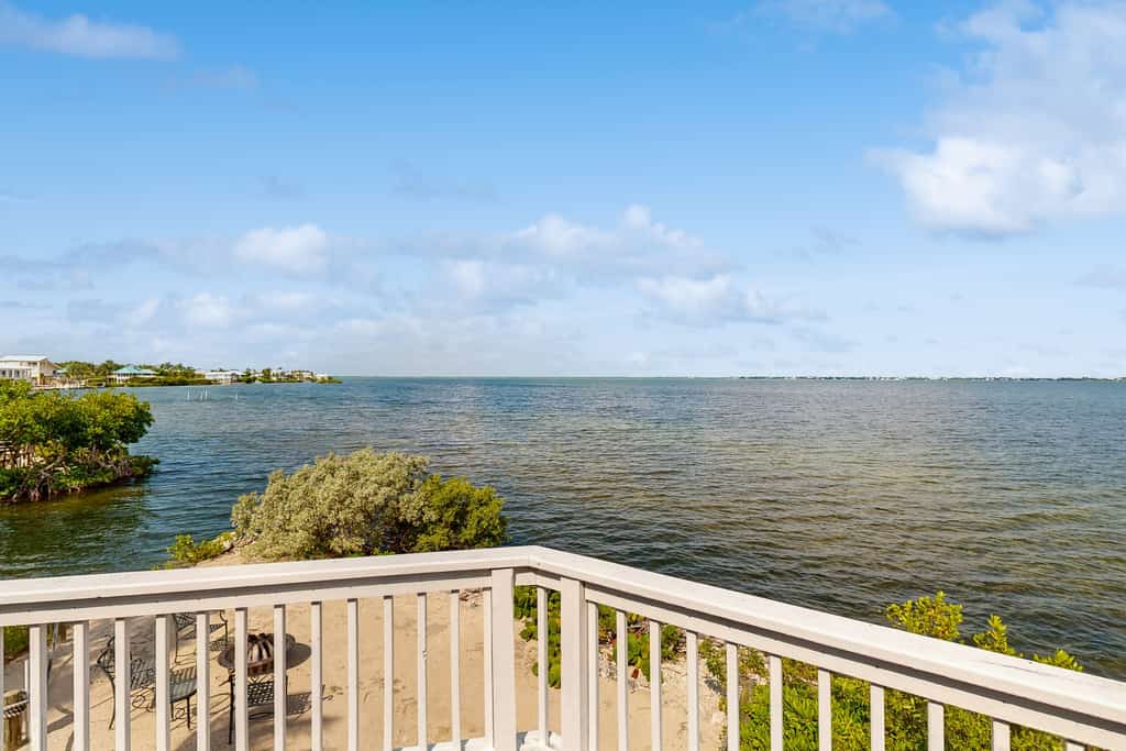 Dazzling Bayfront Home w/ 2 Boat Docks, Huge Deck, 1 Kayak, Pool Table -1 Dog OK