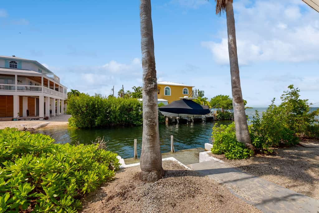 Dazzling Bayfront Home w/ 2 Boat Docks, Huge Deck, 1 Kayak, Pool Table -1 Dog OK