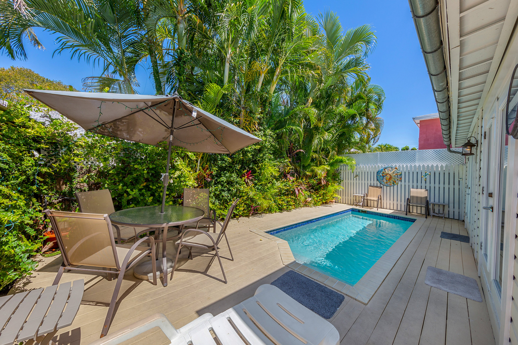KW242FLR - Petronia Paradise