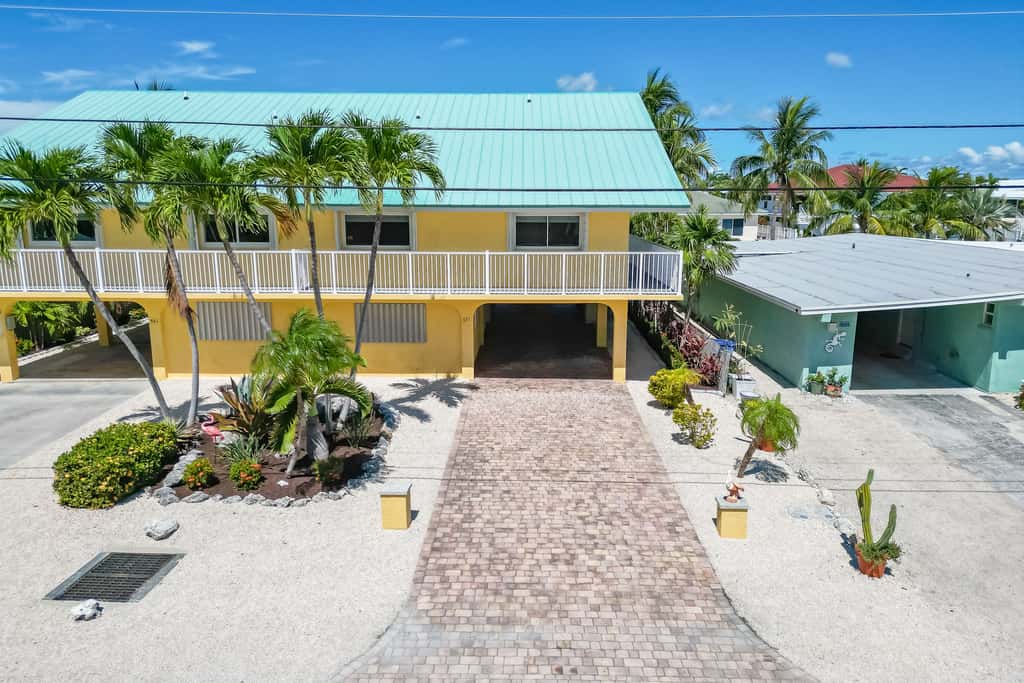 KC99 - Sea Pointe & Canal-side Charisma