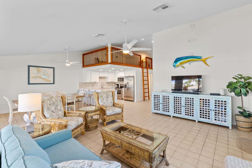 KC99 - Sea Pointe & Canal-side Charisma
