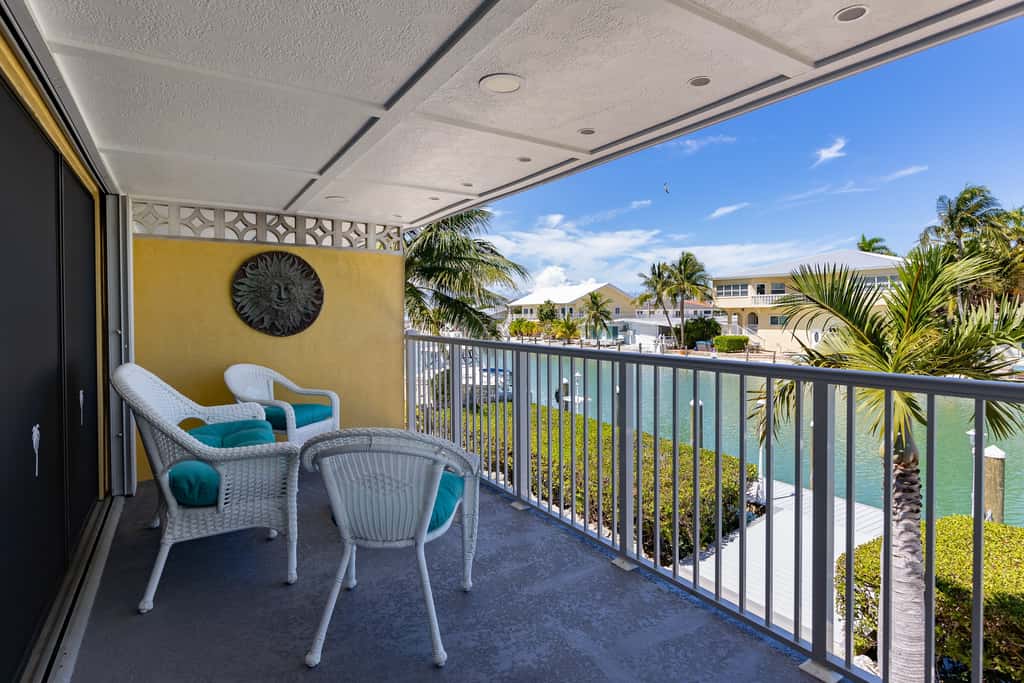 KC99 - Sea Pointe & Canal-side Charisma