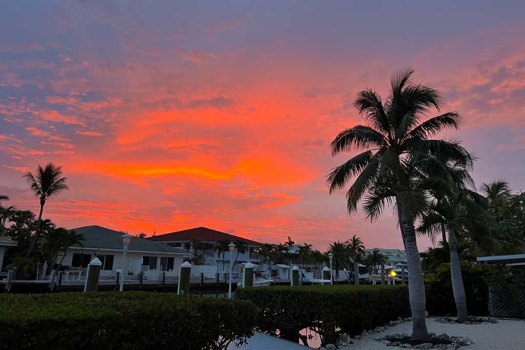 KC99 - Sea Pointe & Canal-side Charisma