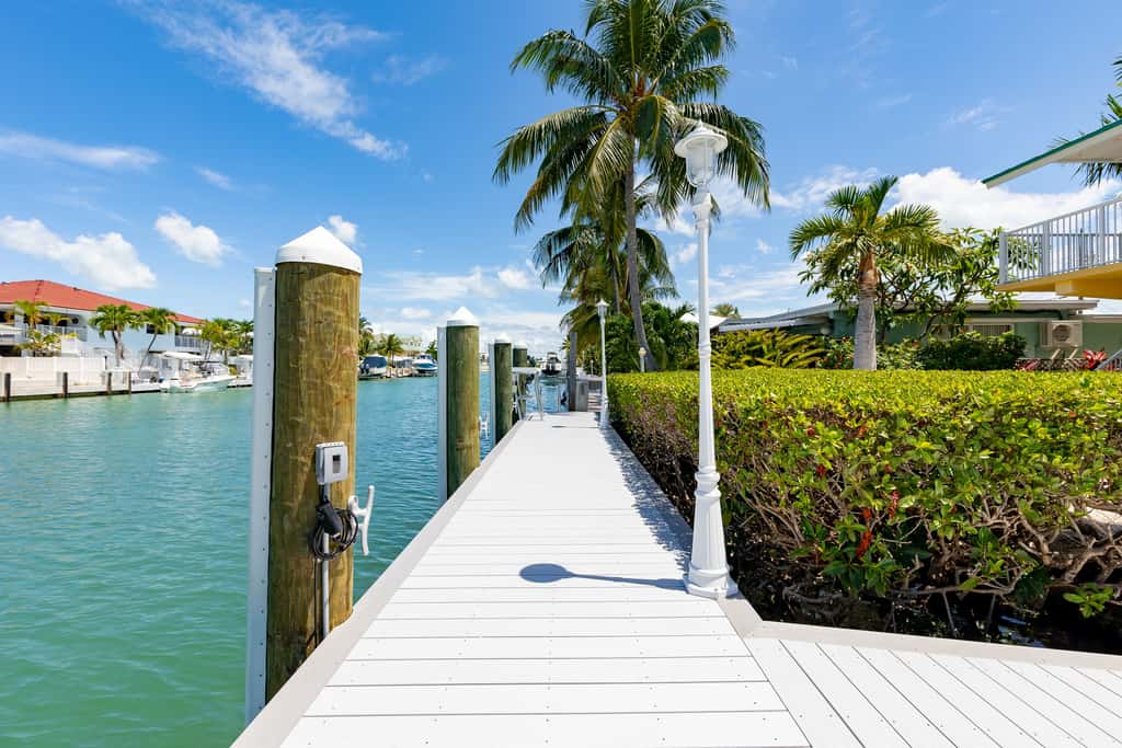KC99 - Sea Pointe & Canal-side Charisma