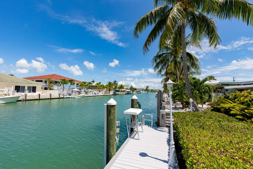 KC99 - Sea Pointe & Canal-side Charisma