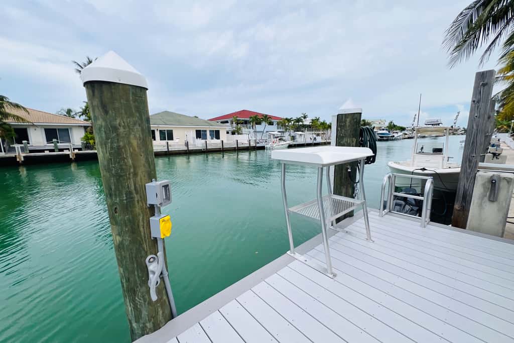 KC99 - Sea Pointe & Canal-side Charisma