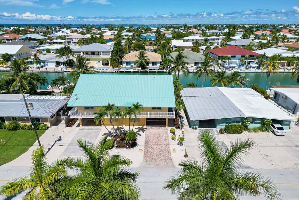 KC99 - Sea Pointe & Canal-side Charisma