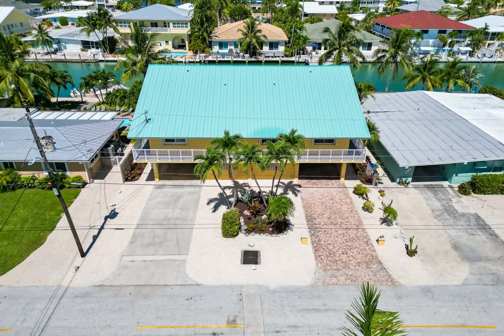 KC99 - Sea Pointe & Canal-side Charisma