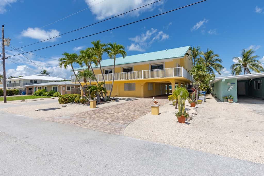 KC99 - Sea Pointe & Canal-side Charisma