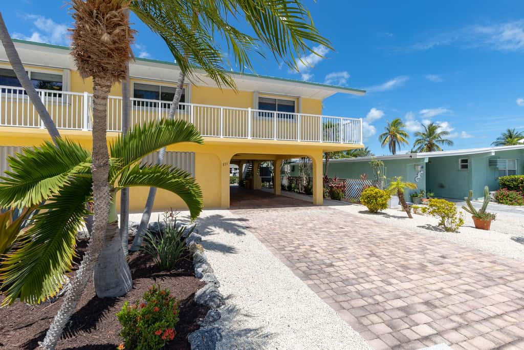 KC99 - Sea Pointe & Canal-side Charisma