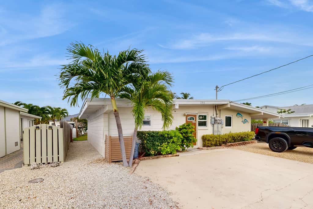 Deluxe waterfront retreat with hot tub, pool & Cabana Club access