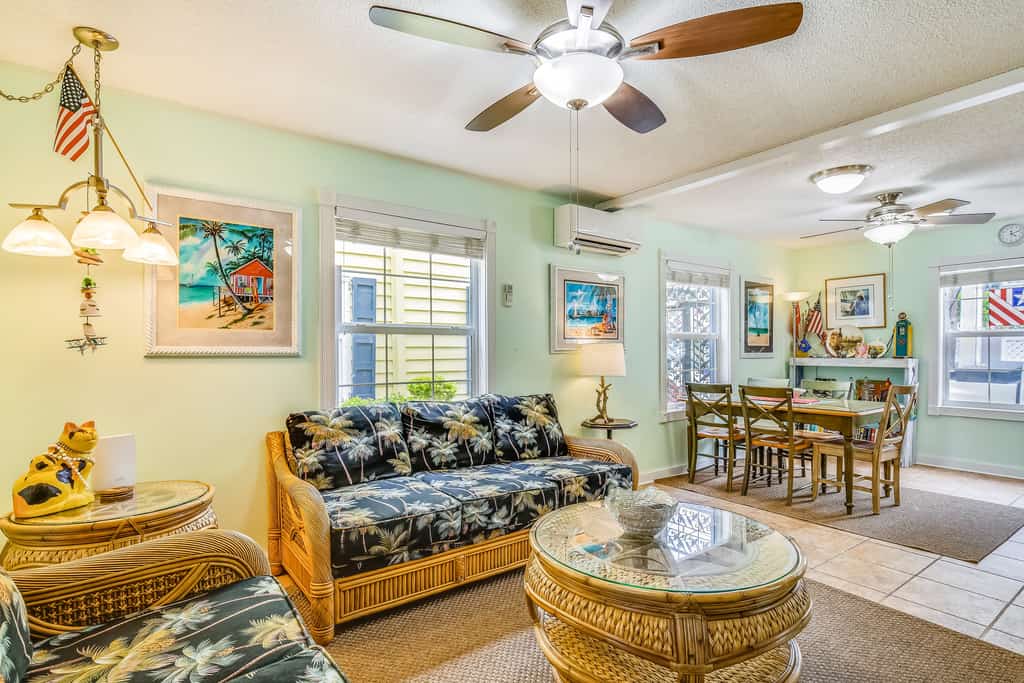 Cute Dog-friendly Tropical Condo with AC, WiFi, & Shared Pool - Snowbirds OK