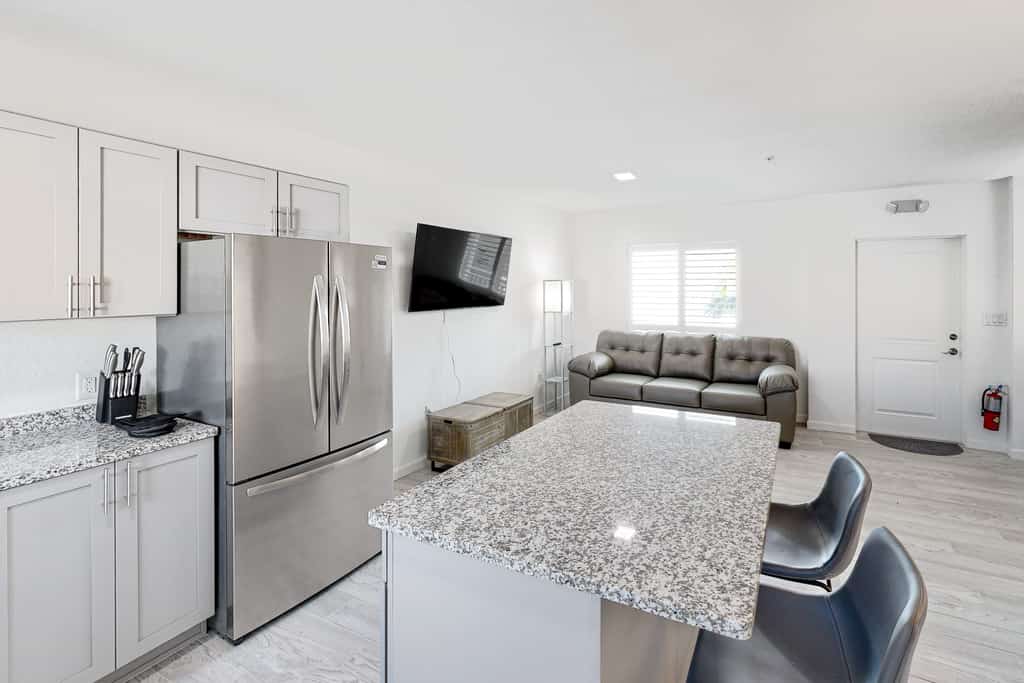 Green Pineapple | Condo in Marathon with pool access